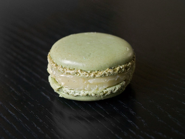 799px Macaron 2 resized 600