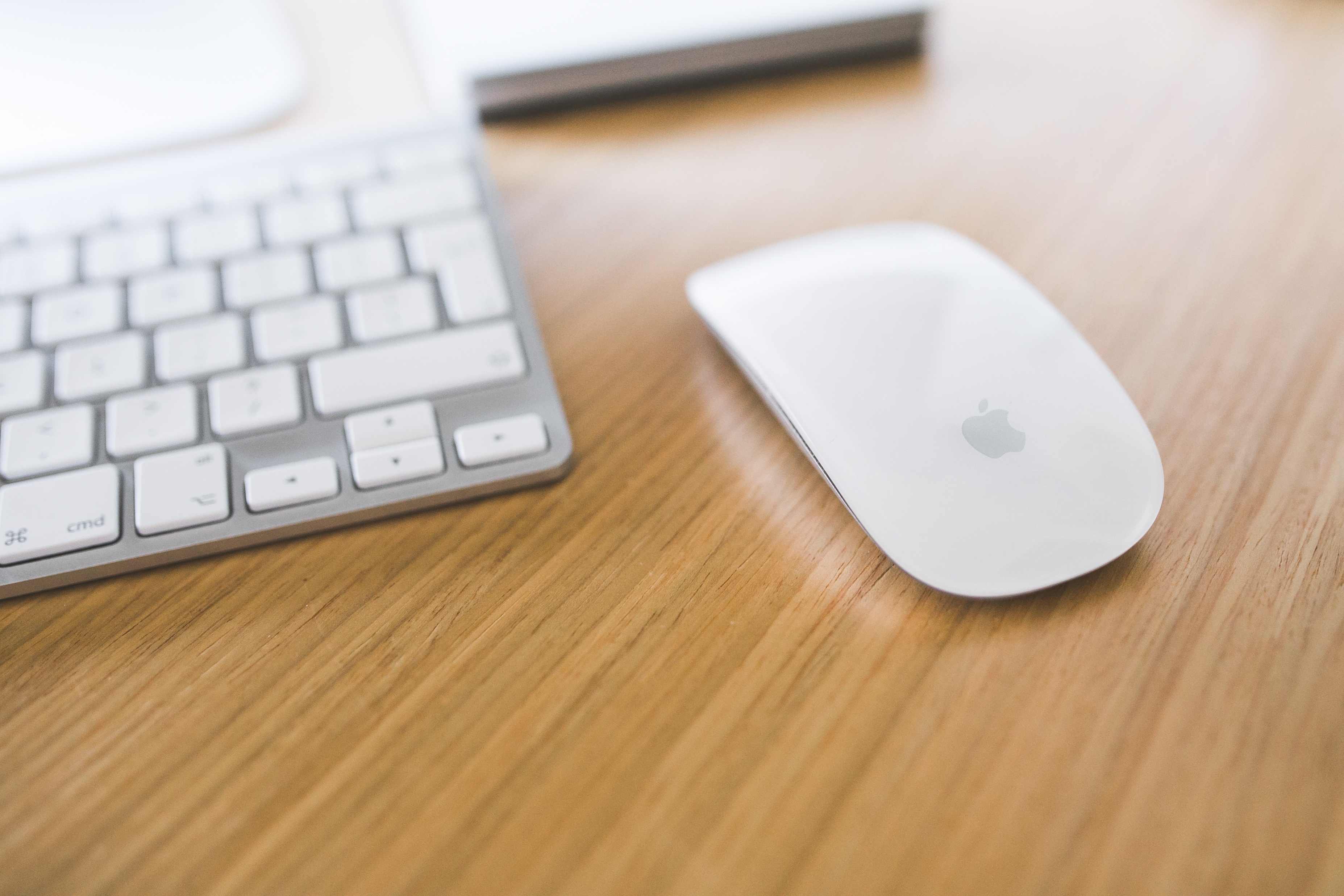 Apple-desk-office-technology Apple-desk-office-technology