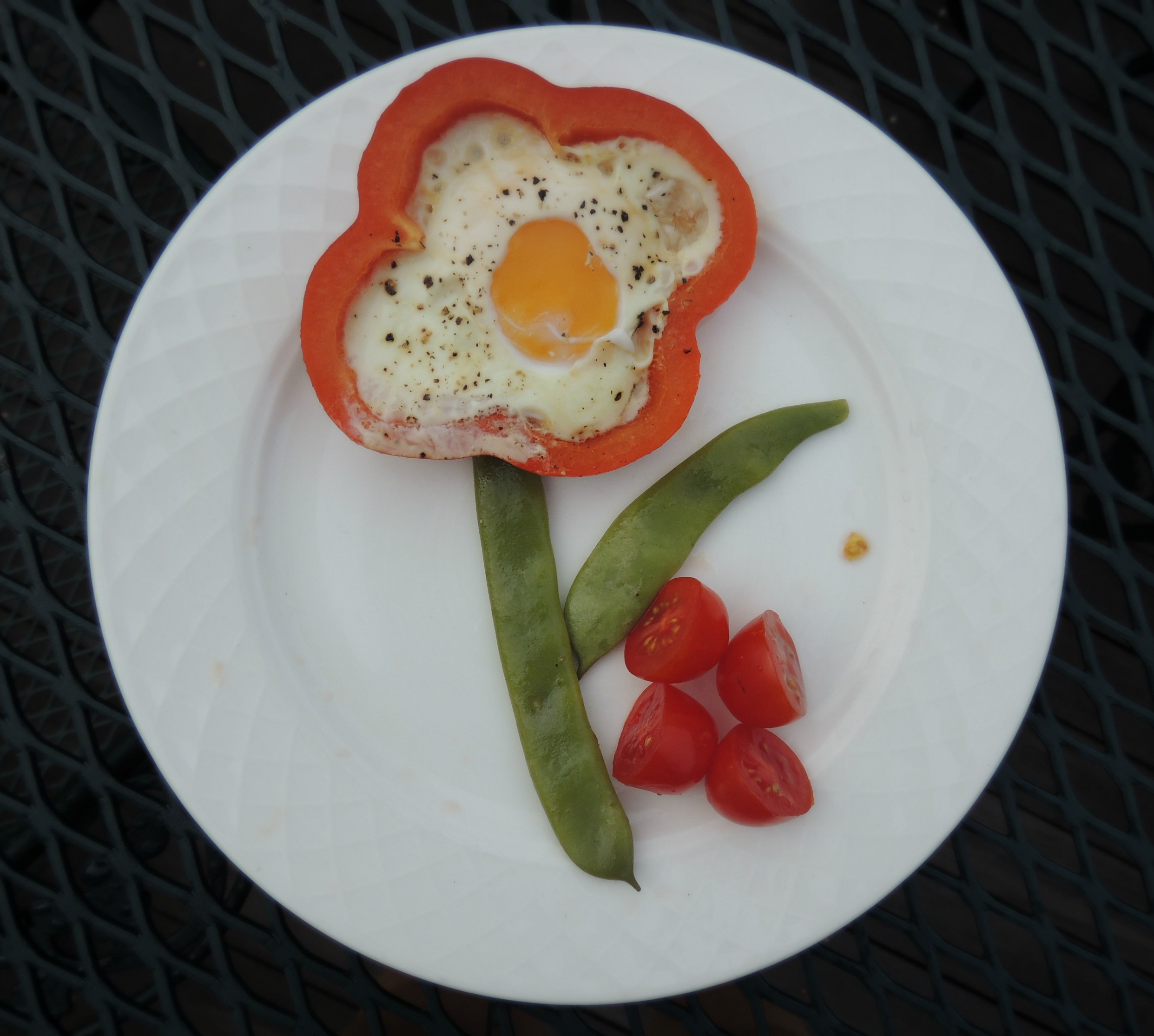 red_pepper_egg_flower.jpg