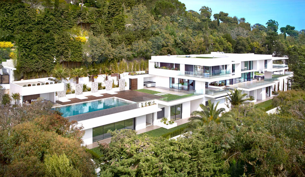 Exceptional new and modern property located in one of Cannes most sought after area, close to the Croisette and offering a breathtaking view on the Lerins Islands and the Bay of Cannes.