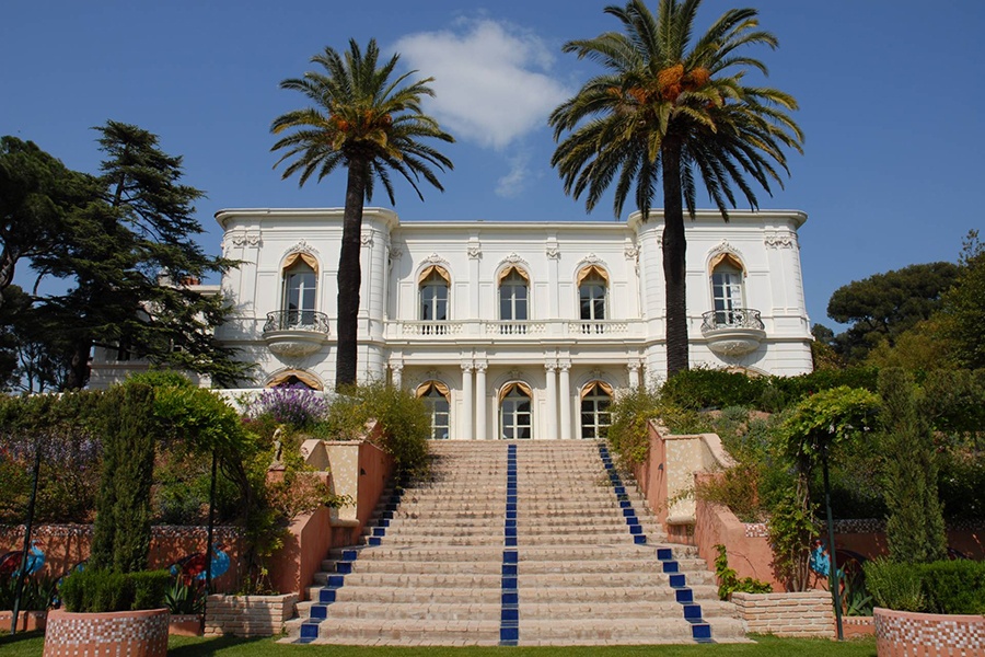 Period details like moldings, architectural columns, and an astounding rotunda with painted fresco showcase the Belle Époque style of this estate. Period details like moldings, architectural columns, and an astounding rotunda with painted fresco showcase the Belle Époque style of this estate.