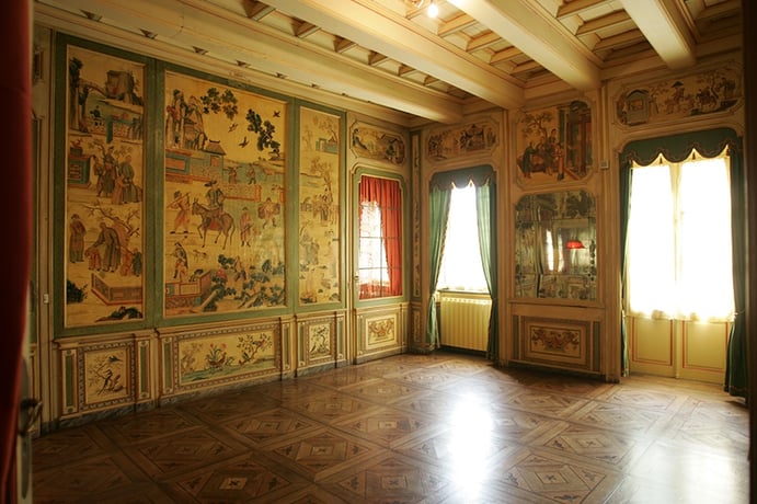 While some of the frescoes at Castle Po are abstract and geometric, others depict figures and architecture—as in this chinoiserie scene in one of the large reception rooms. While some of the frescoes at Castle Po are abstract and geometric, others depict figures and architecture—as in this chinoiserie scene in one of the large reception rooms.