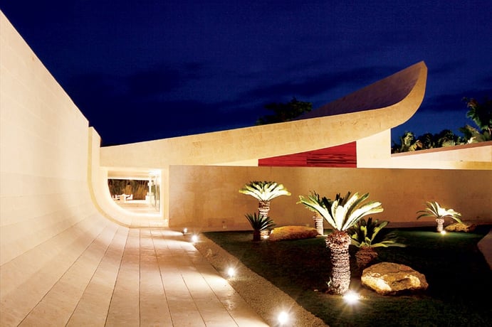 The Wave House features a compelling, curvy design that mimics the Caribbean tide outside its doors. The Wave House features a compelling, curvy design that mimics the Caribbean tide outside its doors.