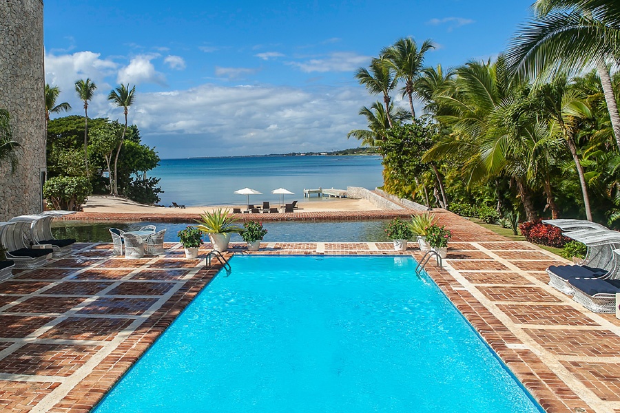 At the intersection of the Chavón River and the Caribbean Sea, the Dominican beach resort of Casa de Campo is especially attractive to boating and golfing enthusiasts. At the intersection of the Chavón River and the Caribbean Sea, the Dominican beach resort of Casa de Campo is especially attractive to boating and golfing enthusiasts.