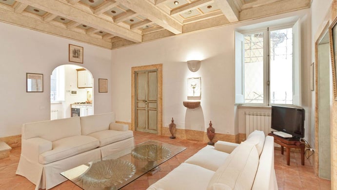 History, provenance, and glamour meet at this Renaissance retreat in the heart of the Eternal City, a short distance from the Via dei Condotti, Rome’s premier retail address.