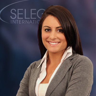 danielle-desko-select-international