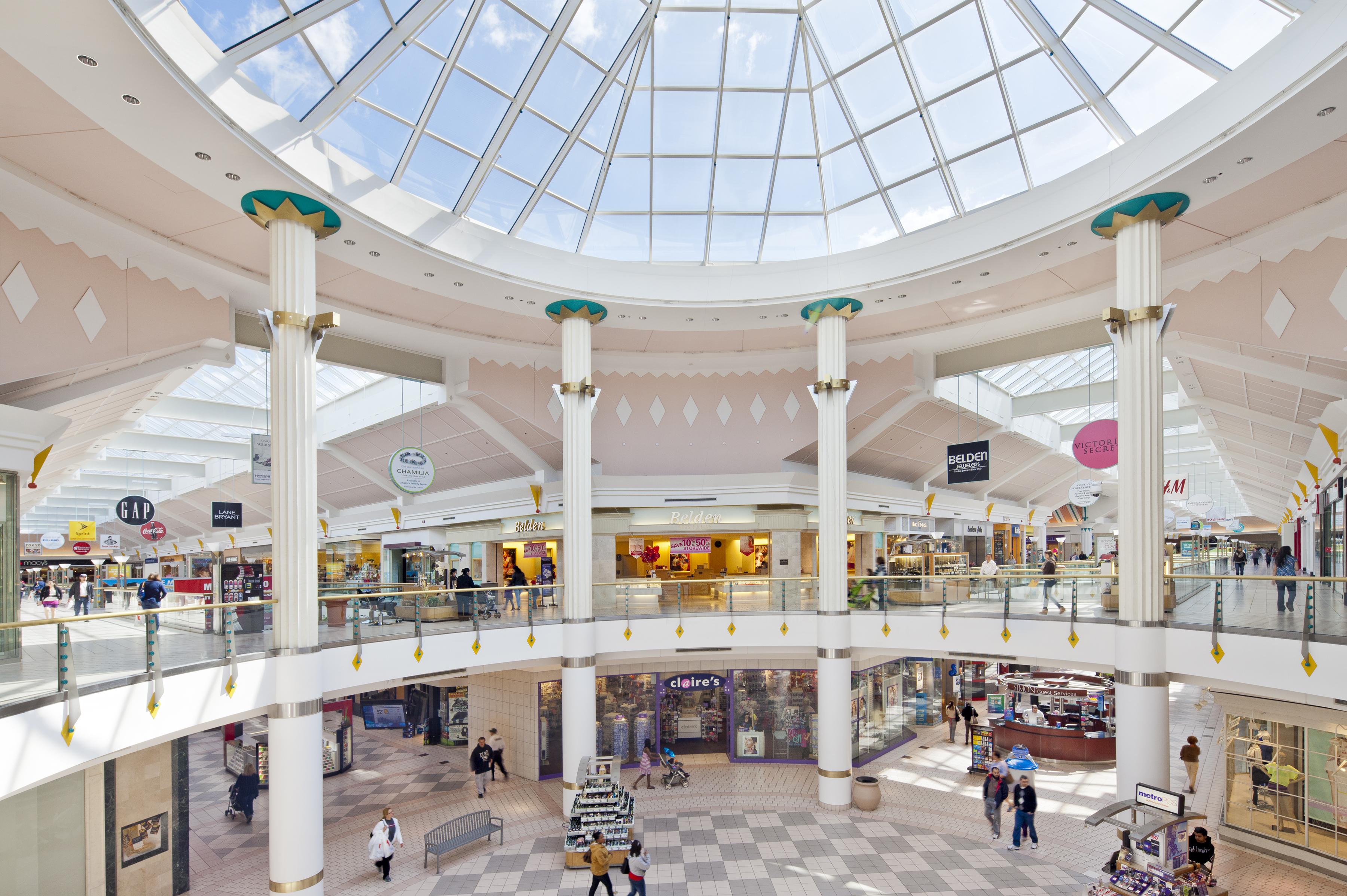 Descriptive essay on a busy shopping mall
