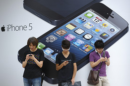 Apple Cuts Orders for iPhone Parts