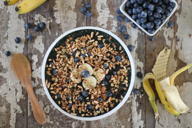 blueberry-banana-crunch-smoothie-bowl