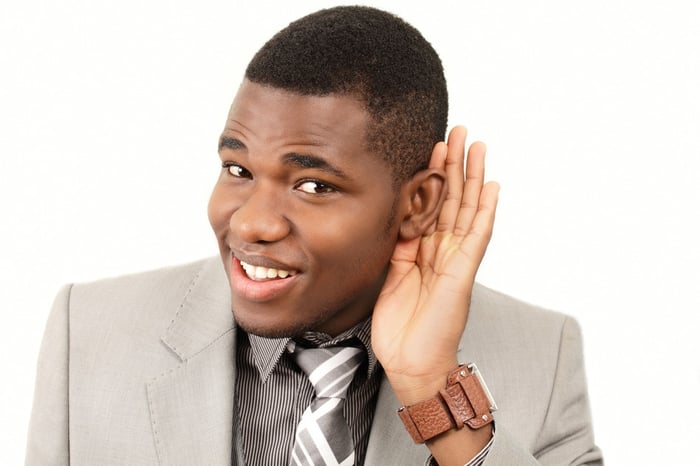 photodune-4713125-listening-s