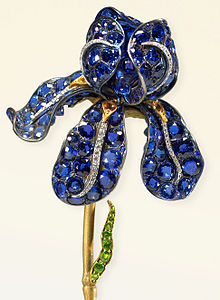 220px-Tiffany_and_Company_Iris_Corsage_Ornament_Walters_57939_Detail_croped
