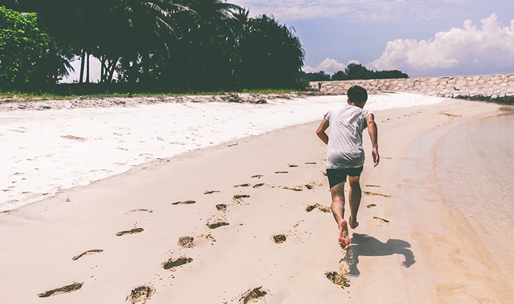 footprintsrunonbeach_alexwong.jpg footprintsrunonbeach_alexwong.jpg