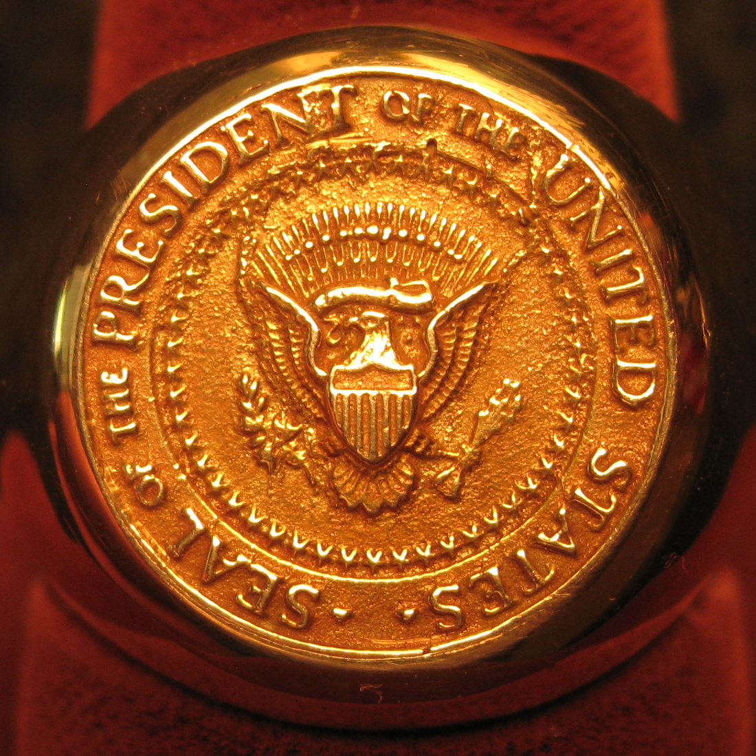 JOHN F. KENNEDY - JFK'S GOLD PRESIDENTIAL SEAL RING ...