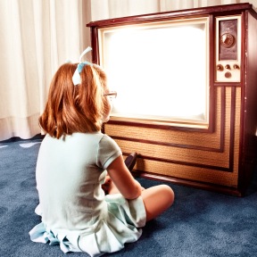 girl_watching_tv