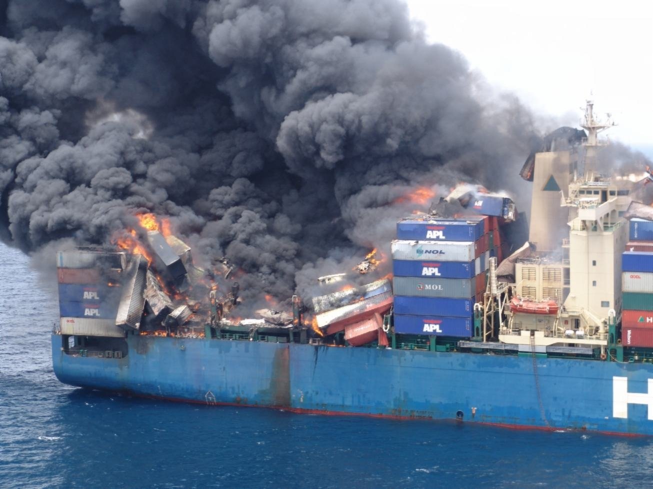 cargo_insurance_for_ocean_freight_-_crushed_containers_and_fire.jpg