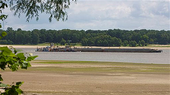 Mississippi River Low Water resized 600