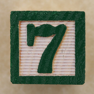 Green number seven block