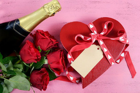 red_roses_champagne_chocolates
