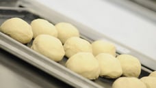 3 Unmistakable Signs That Pizzerias Should Stop Mixing Their Own Dough