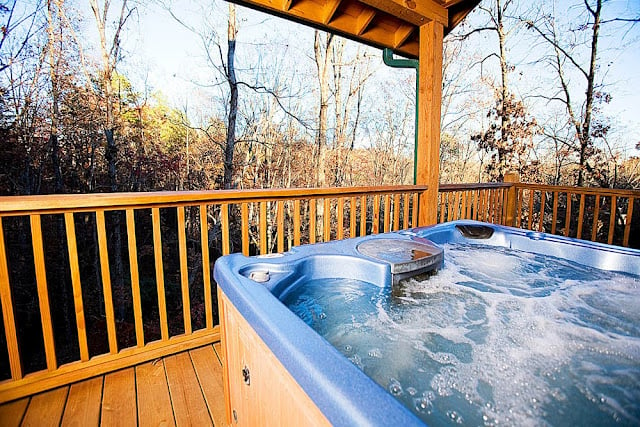 cabins in helen ga with hot tubs