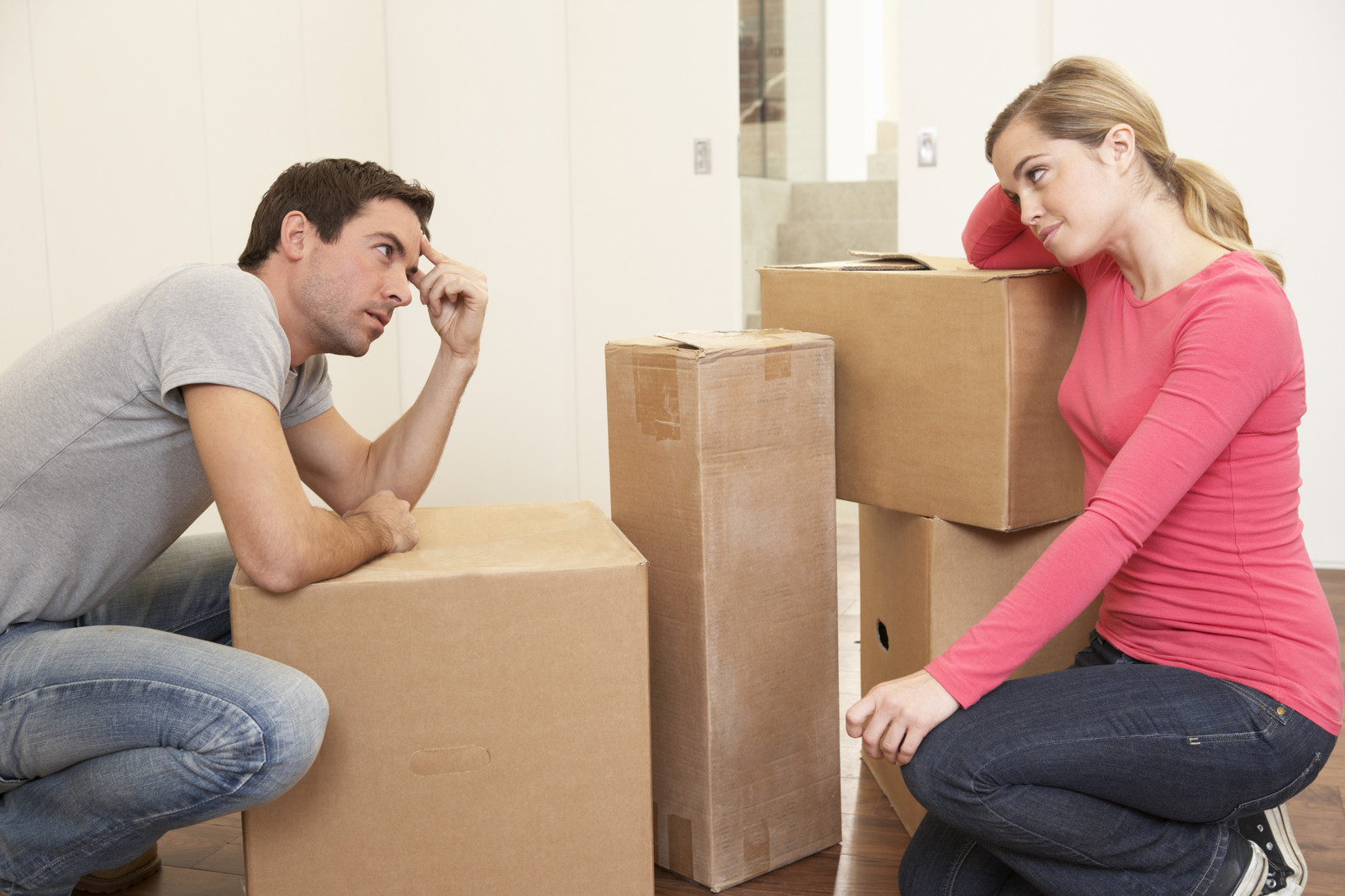 Couple_packing_boxes.jpg