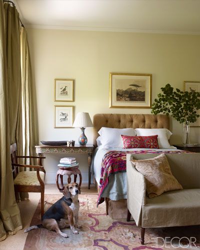 An Aubusson rug with burgundy red accents allows you to design a romantic and cozy bedroom as in the New Orleans home of Julia Reed.