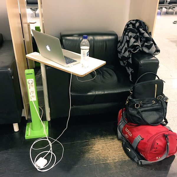 Etätyöpiste lentokentällä