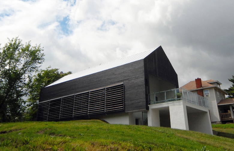 Minnesota Cabin with Richlite Midnight Iron Exterior Cladding