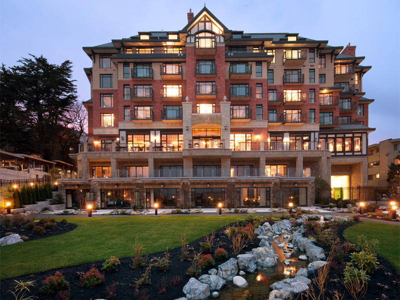 The recently refurbished Oak Bay Beach Hotel now features a world-class spa with unique outdoor pools right on the oceanfront. The recently refurbished Oak Bay Beach Hotel now features a world-class spa with unique outdoor pools right on the oceanfront.