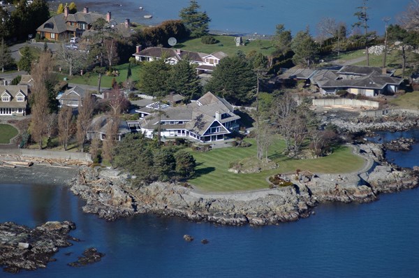 This spectacular Uplands property is truly in a league of its own, with approximately 1000 feet of ocean frontage in one of Canada's most exclusive neighborhoods. This spectacular Uplands property is truly in a league of its own, with approximately 1000 feet of ocean frontage in one of Canada's most exclusive neighborhoods.
