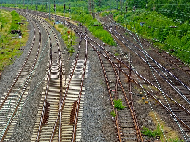railway-tracks-562941_640