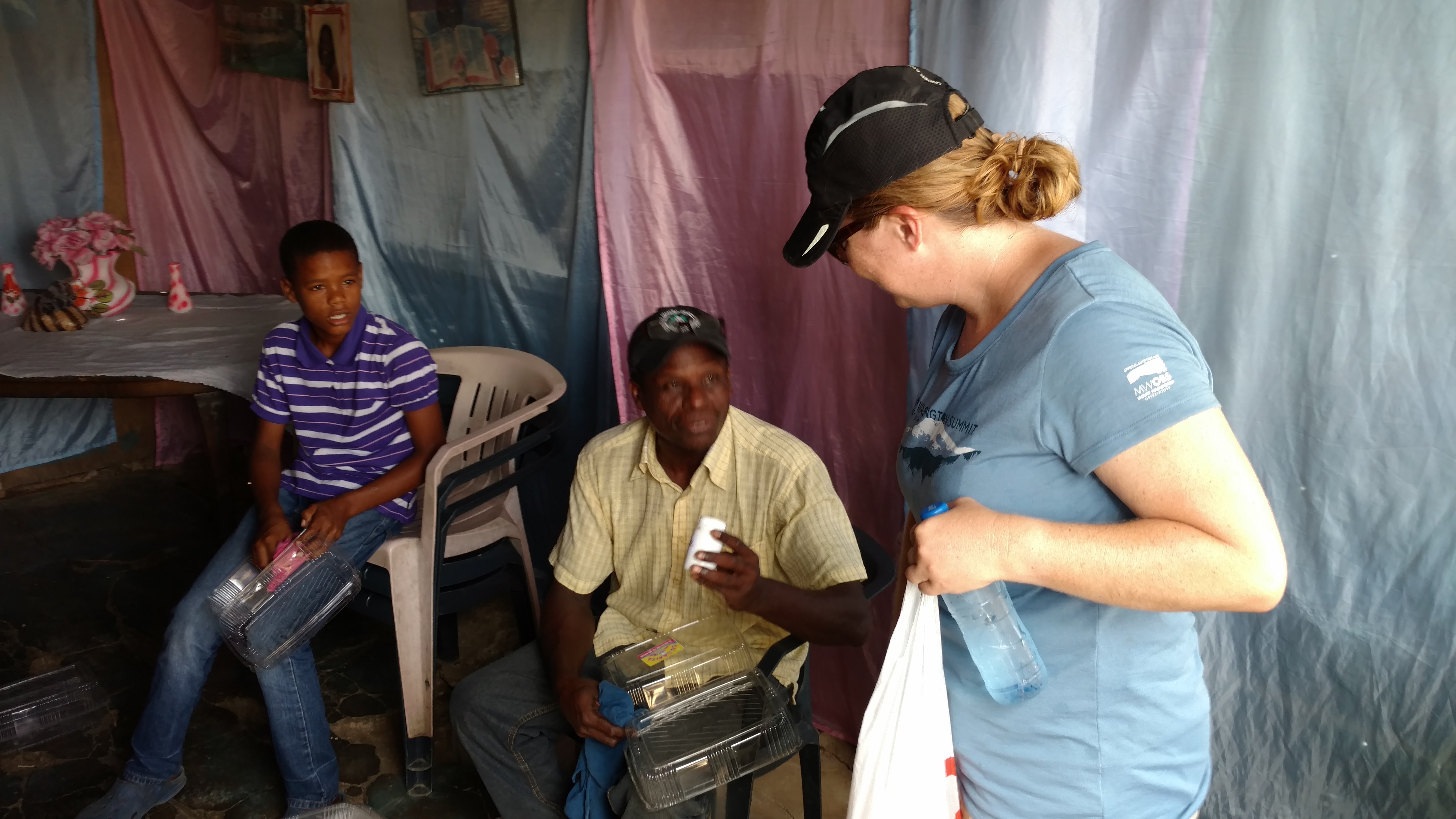 We distributed Antigripal, anti-flu medication, to families in the San Luis district who would not otherwise have access to the drug.