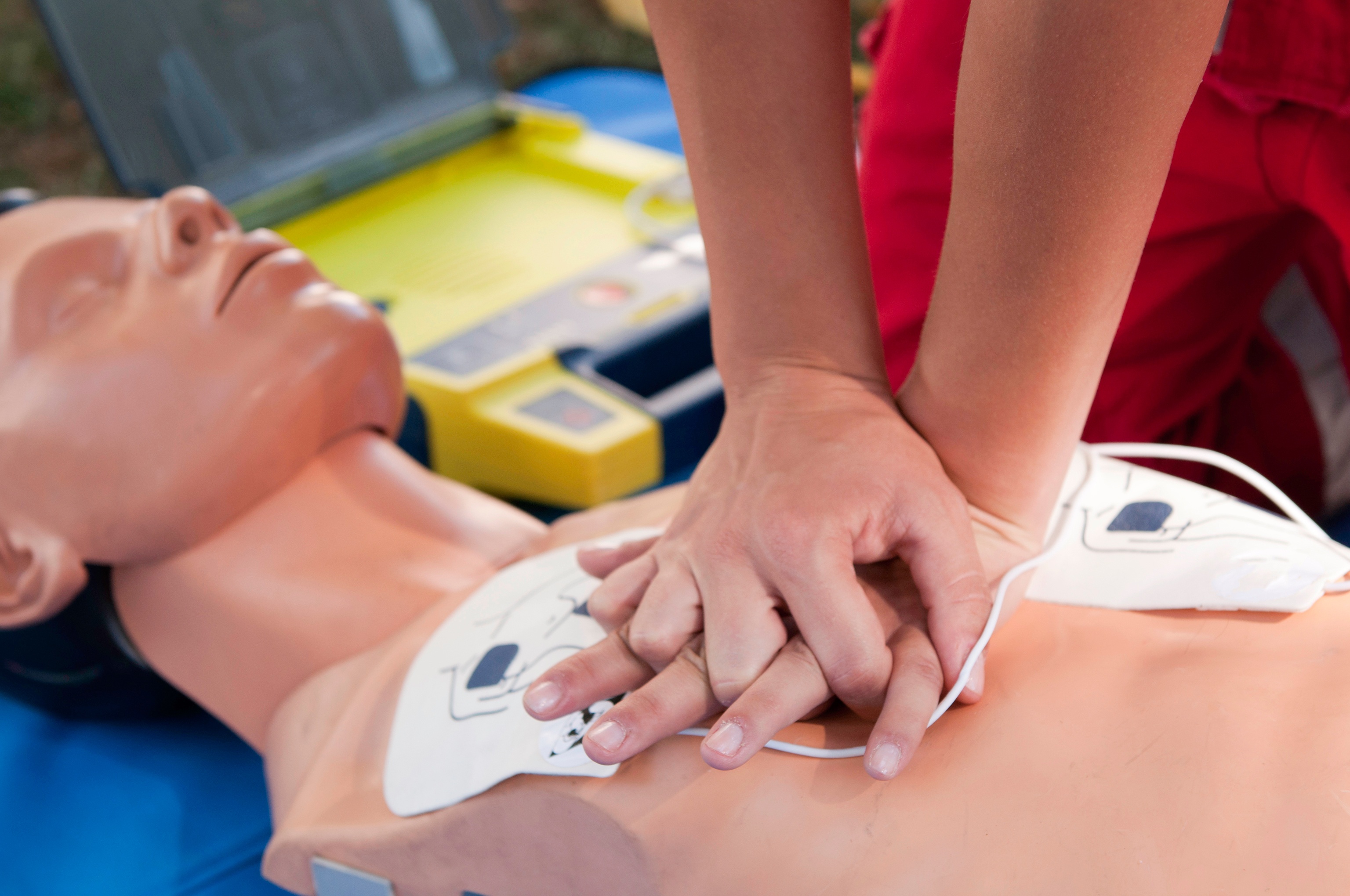 having a defibrillator in your medical bag prevents on field deaths