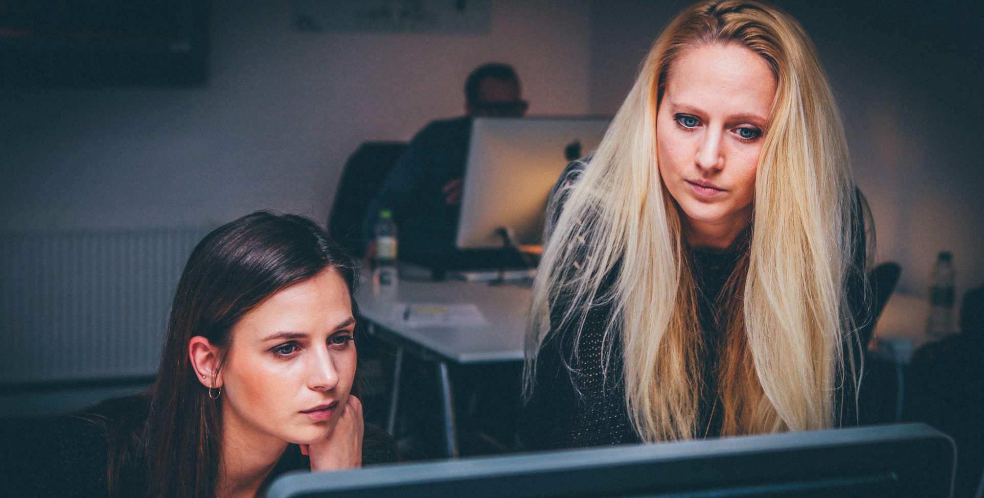 2_ladies_desk.jpeg