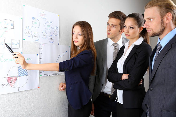 que es un gerente Hola amigos: ¿cuál es la diferencia entre un gerente y un director no tengo más contexto que el nombre de una persona y su cargo de office. que es un gerente Hola amigos: ¿cuál es la diferencia entre un gerente y un director no tengo más contexto que el nombre de una persona y su cargo de office.