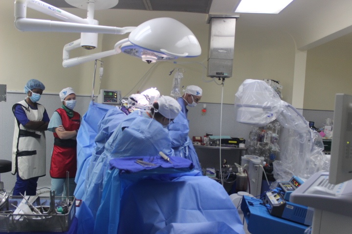 Trinity Students observe spinal surgery