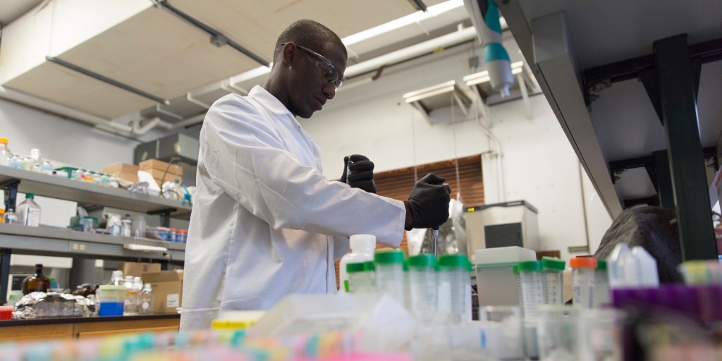 Cooke Scholar William Tarpeh in the lab