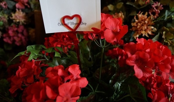Floral_Card_Holder_Picks_Red_Heart-1.jpg