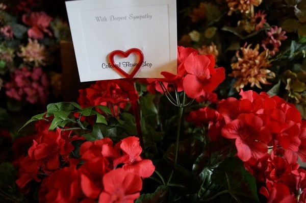 Floral_Card_Holder_Picks_Red_Heart
