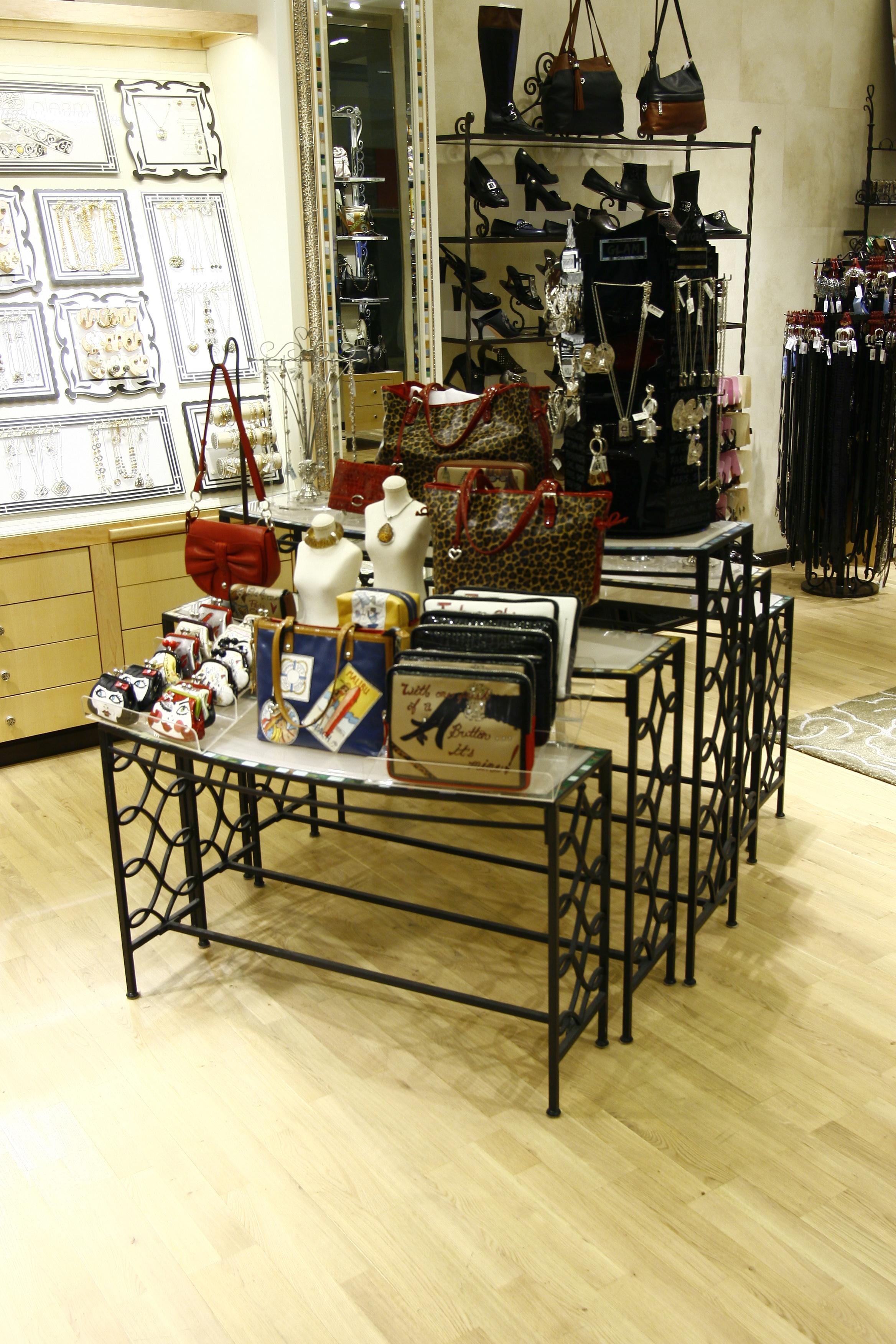 Retail Displays and Store Fixtures | Custom Retail Displays