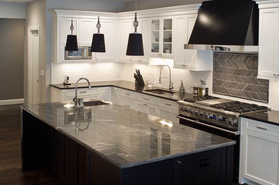 Modern_Kitchen_with_Granite_Countertops