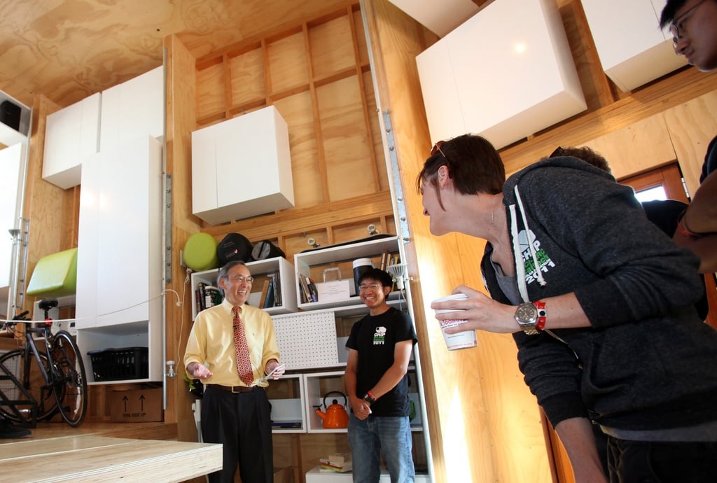 Aurora Solar Research Engineer Andrew talking with Secretary of Energy Dr. Steven Chu at the 2011 Solar Decathlon
