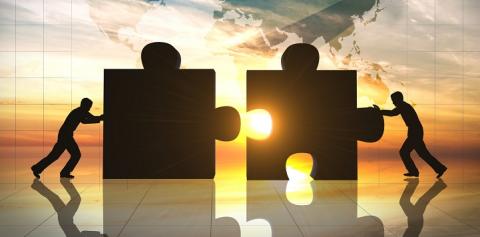 Improving Help Desk Performance through Co-Sourcing Models