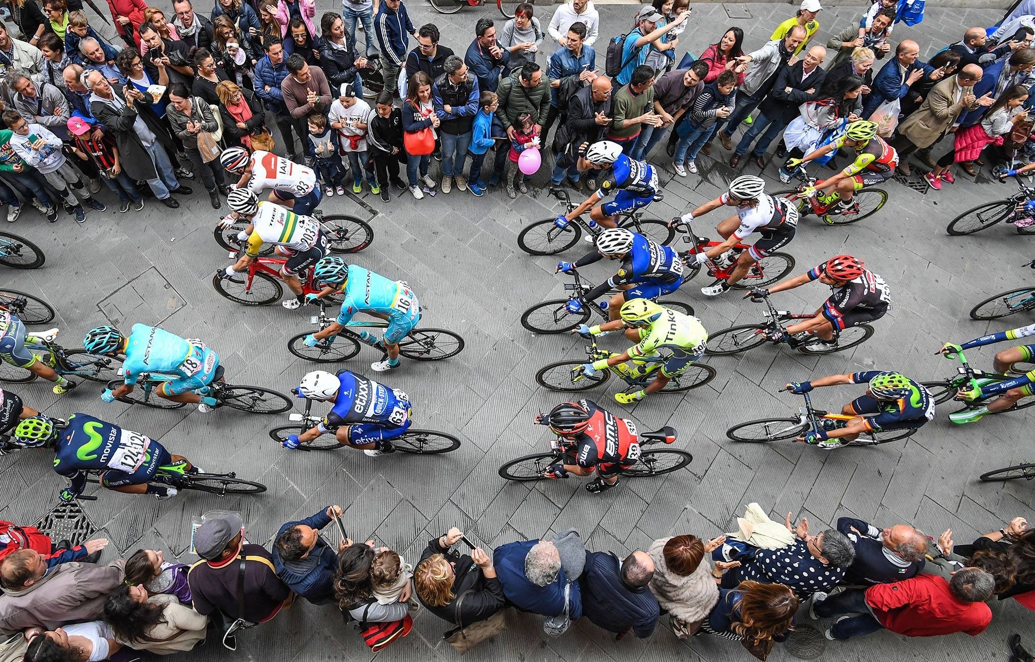 aerealGiro-792575-edited.jpg