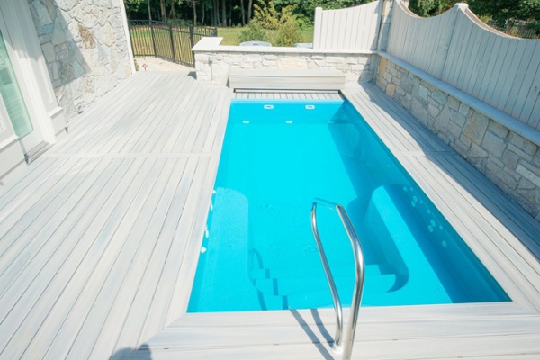 smallingroundfiberglasspoolphotohandrail smallingroundfiberglasspoolphotohandrail