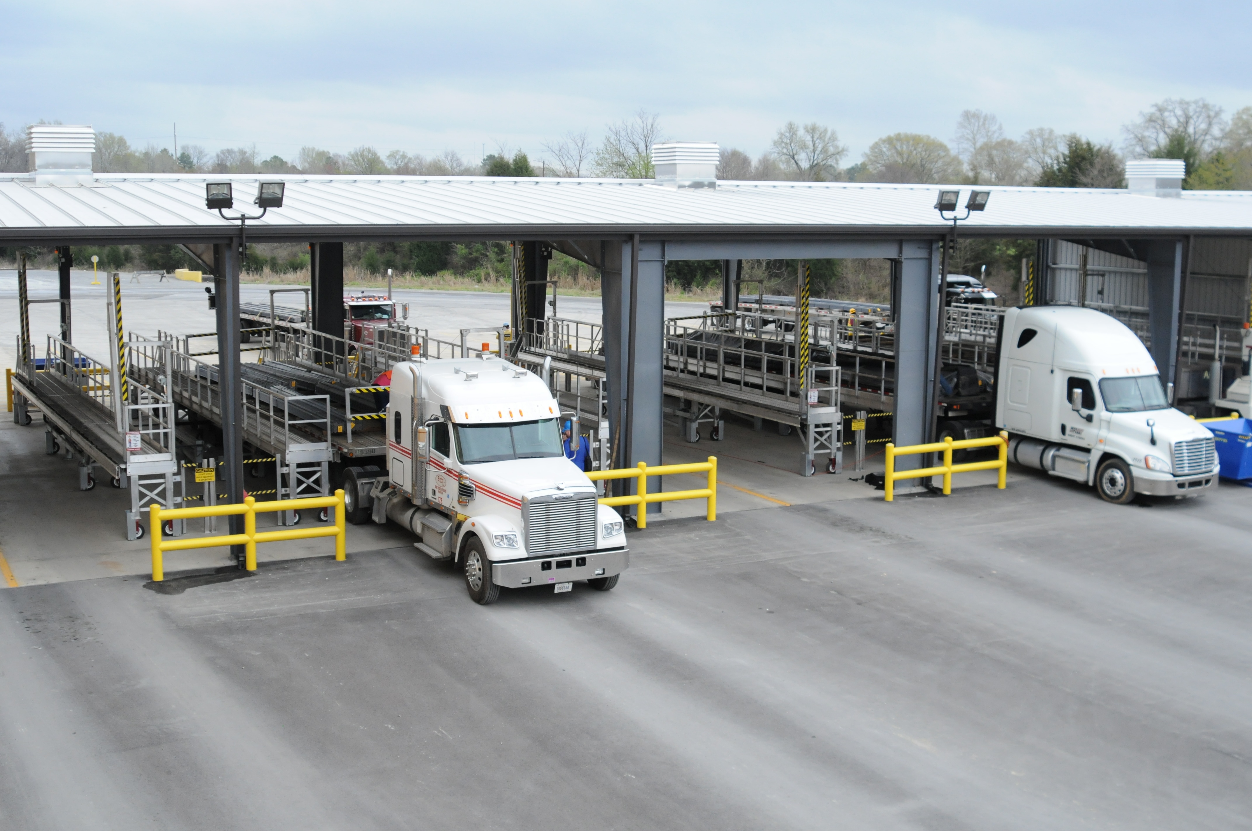Discover three safety risks for flatbed truck operators.