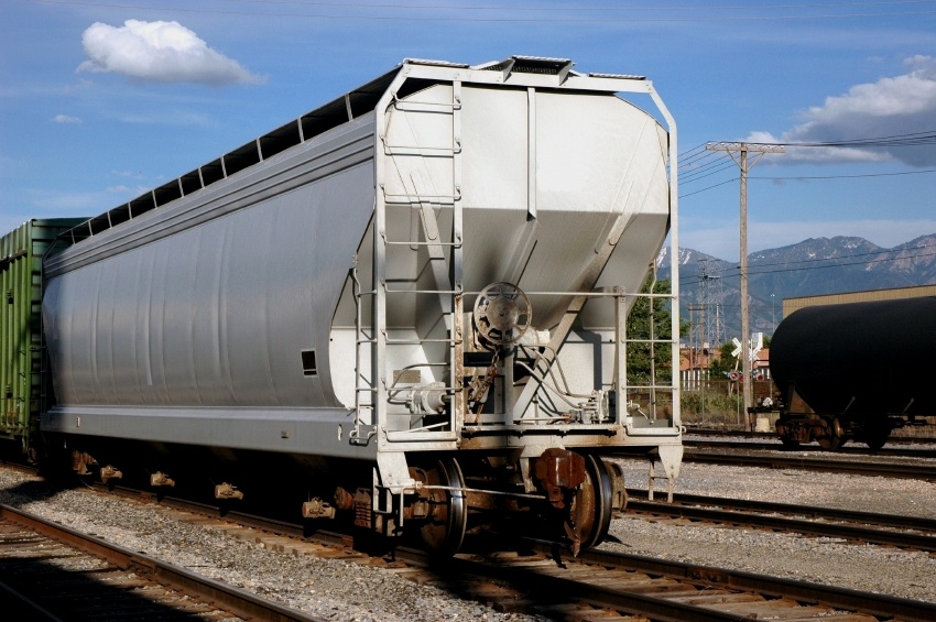 Three tips for preventing accidents on rail hopper cars.