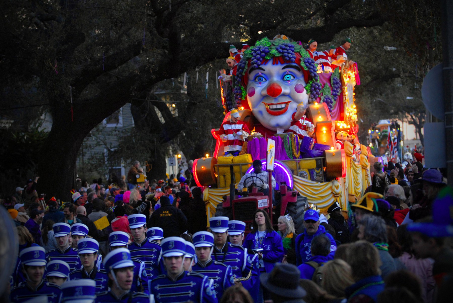 Krewe_of_Bacchus_Mardi_Gras_New_Orleans_Gonola_Deanies_Seafood.jpg