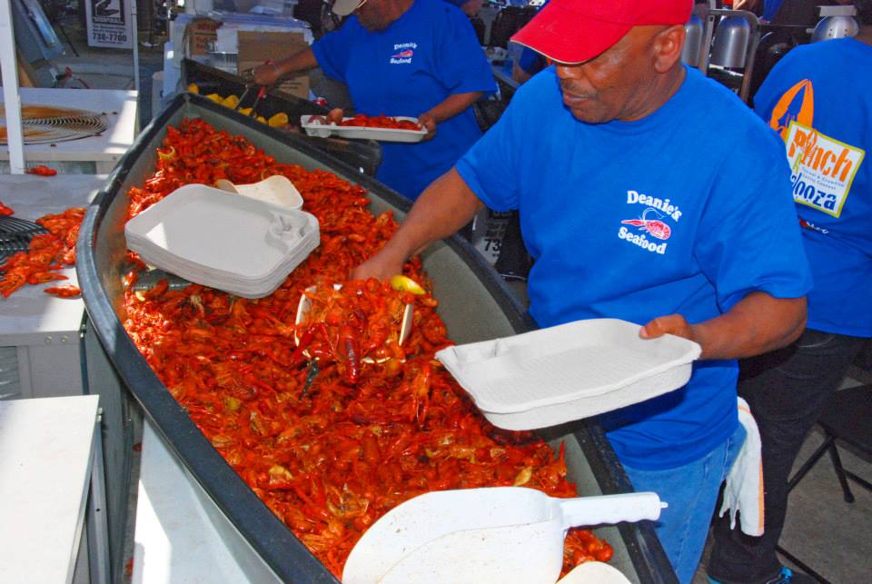 Crawfish_Boil_Deanies_Seafood_New_Orleans_Bucktown_Louisiana
