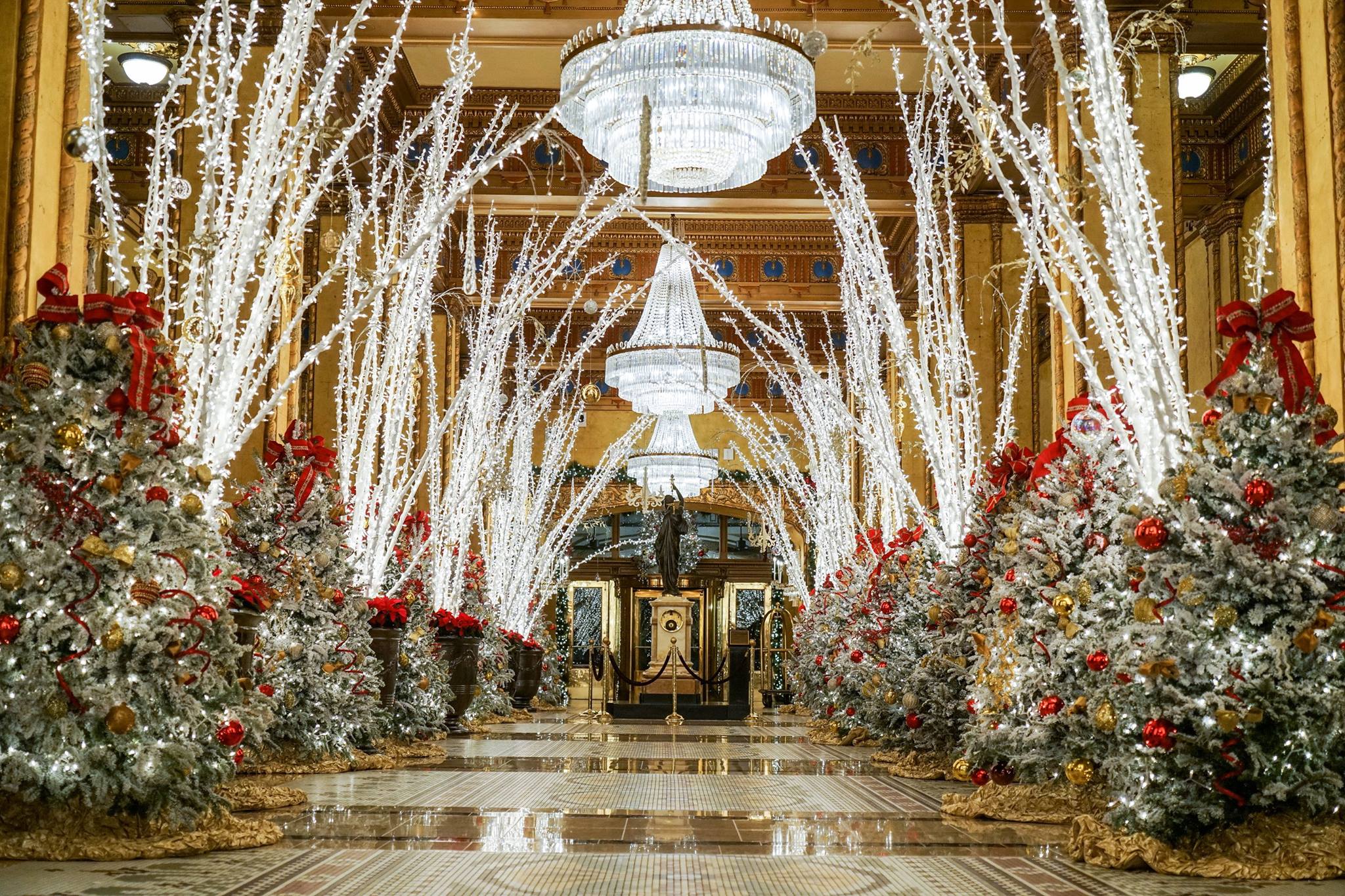 Walking_in_the_Waldorf_Wonderland_The_Roosevelt_Hotel_New_Orleans_Christmas_New_Orleans_Style.jpg